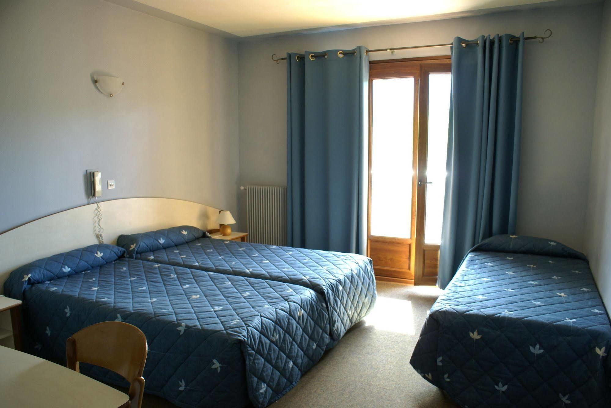 Hotel Cyrnea カルヴィ エクステリア 写真