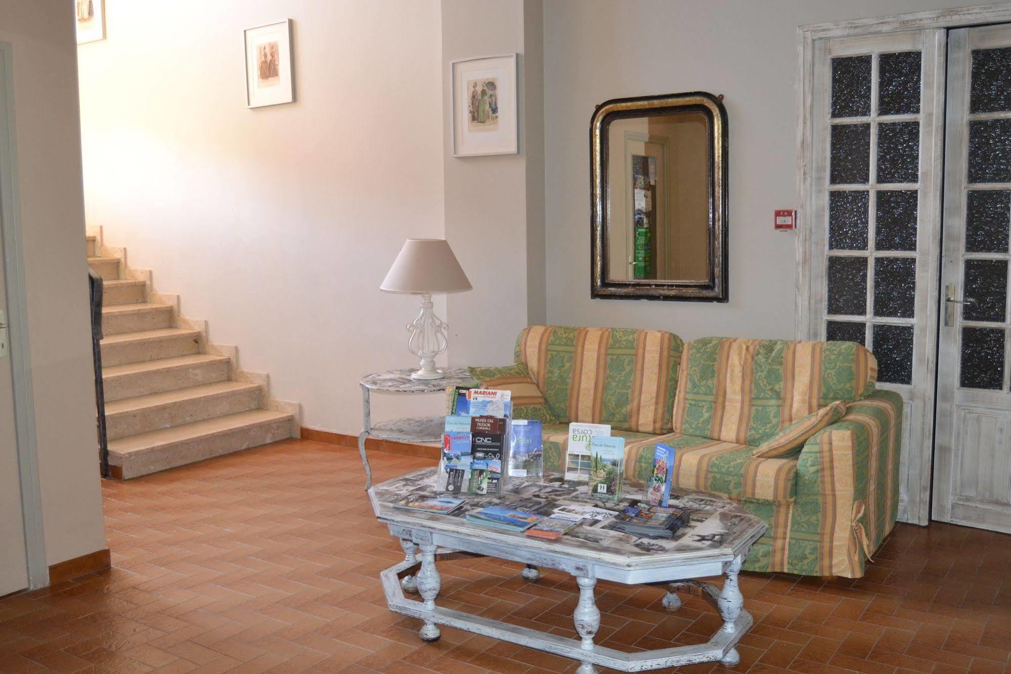 Hotel Cyrnea カルヴィ エクステリア 写真
