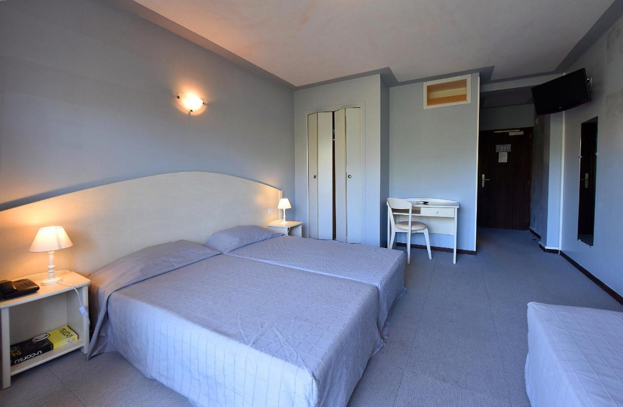 Hotel Cyrnea カルヴィ エクステリア 写真