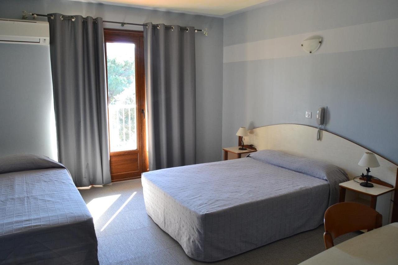 Hotel Cyrnea カルヴィ エクステリア 写真