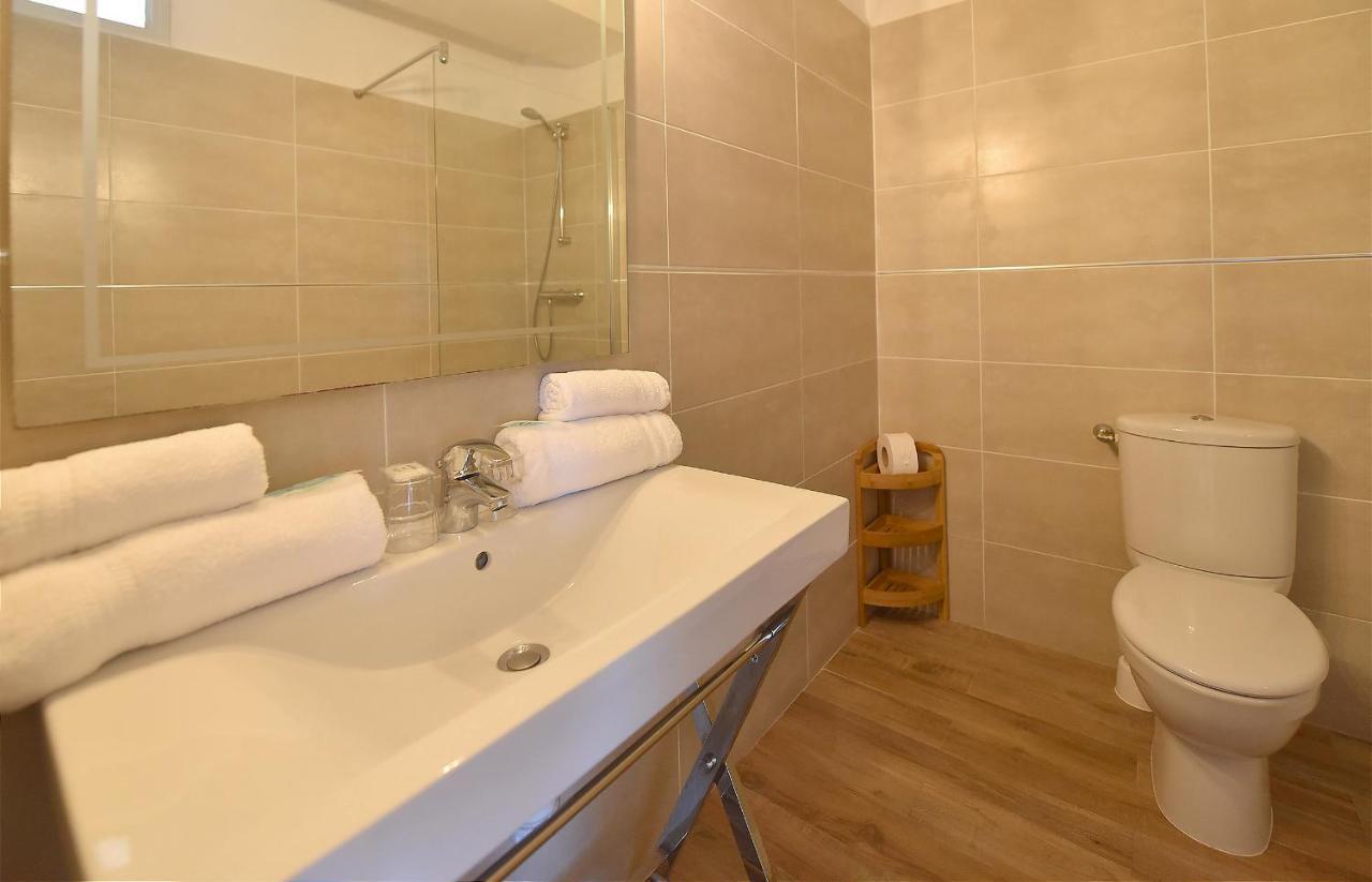 Hotel Cyrnea カルヴィ エクステリア 写真